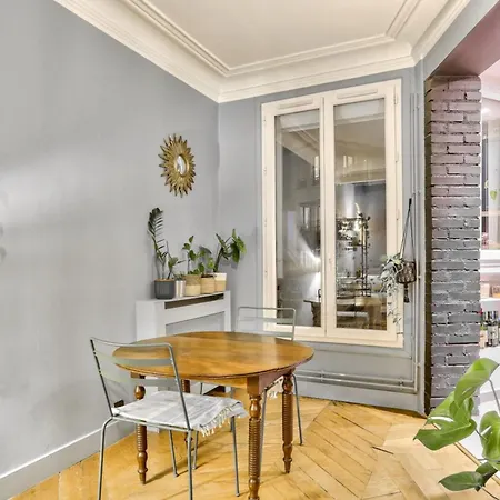 Superb For 3 In Montmartre Paris