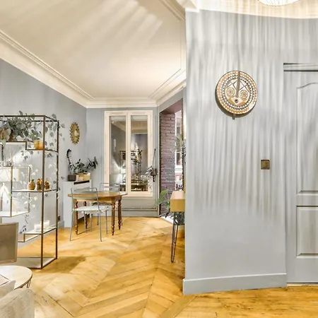 Superb For 3 In Montmartre *